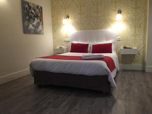 Hotel Le Dauphin,La Defense>>Hauts-De-Seine,3 star