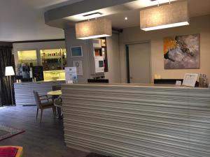 Hotel Le Dauphin,La Defense>>Hauts-De-Seine,3 star