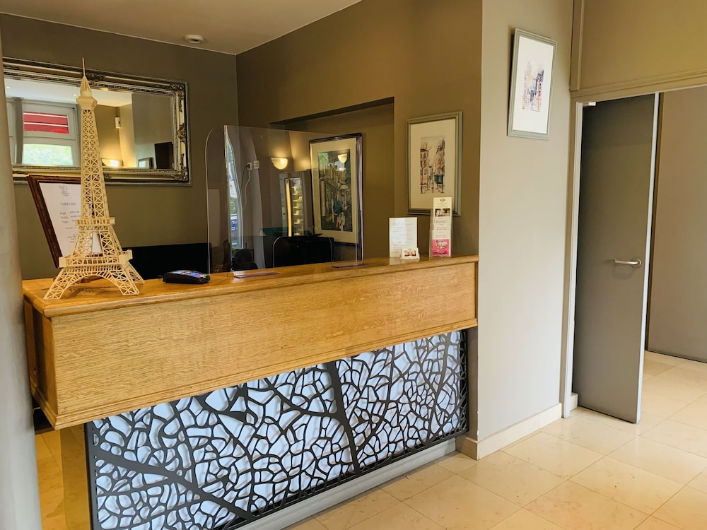 hotel williams opera adults only