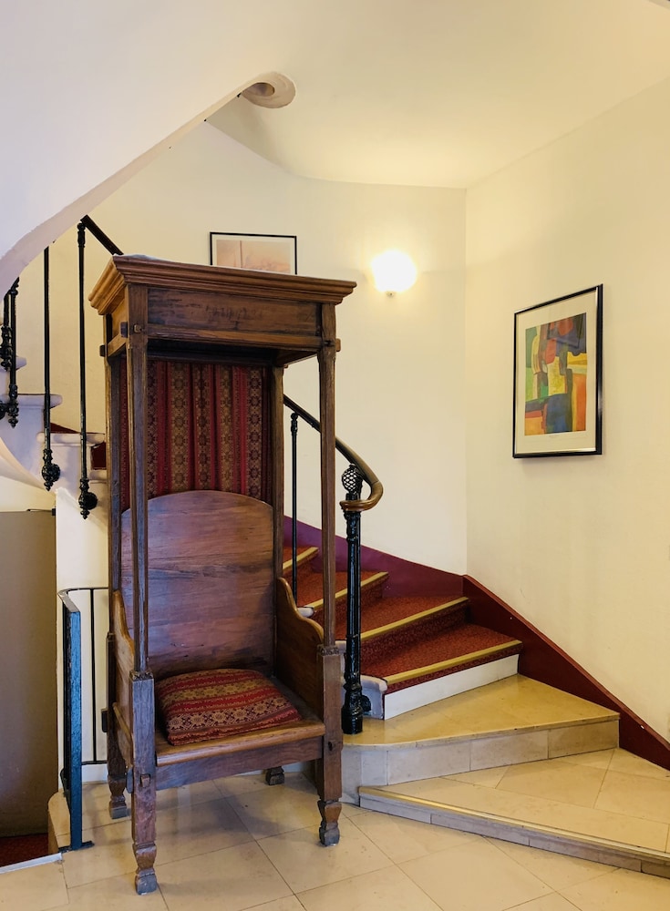 hotel williams opera adults only