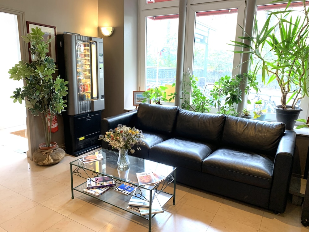 hotel williams opera adults only