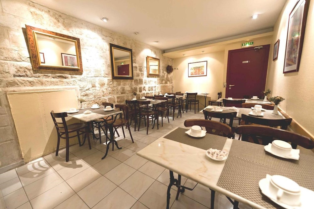 hotel williams opera adults only