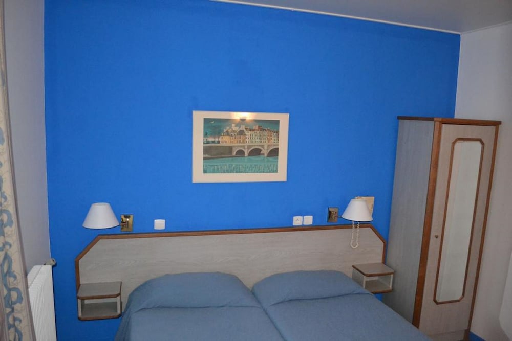 hotel williams opera adults only