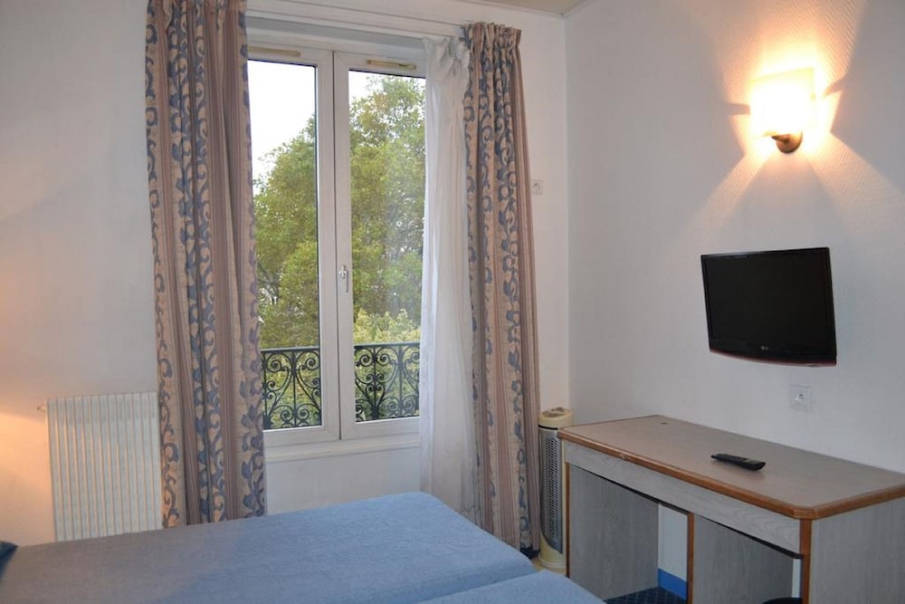 hotel williams opera adults only