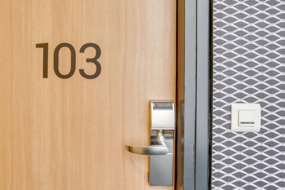 hotel ibis daumesnil porte doree adults only