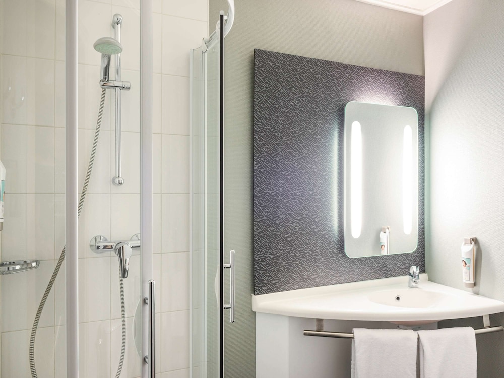 hotel ibis daumesnil porte doree adults only