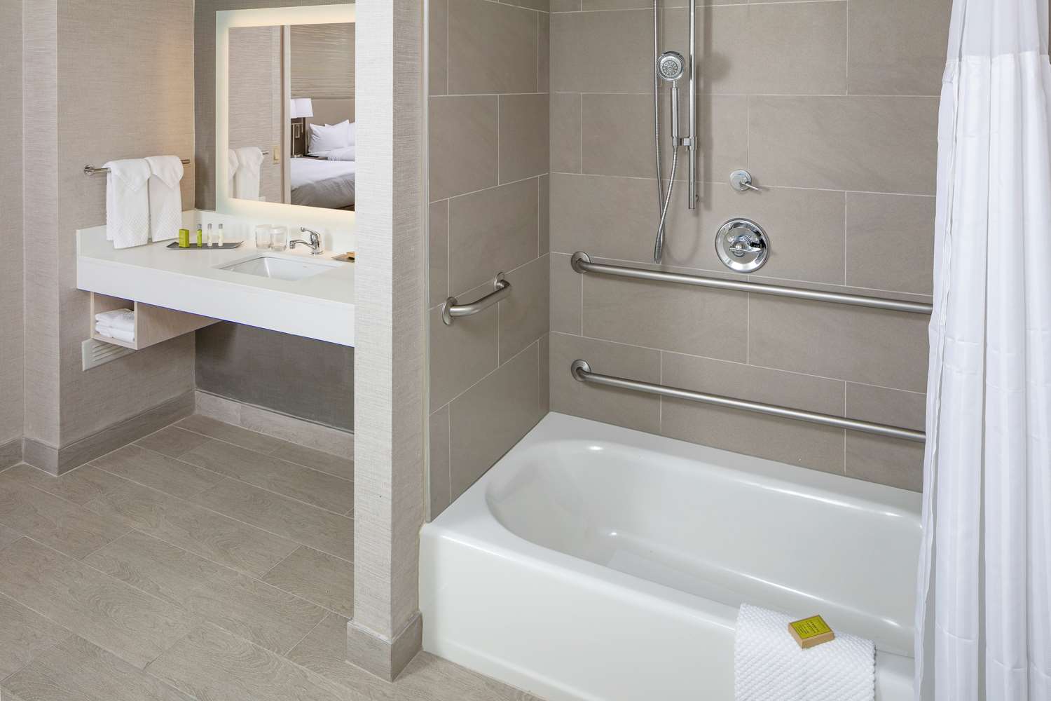 doubletree by hilton boston logan airport chelsea