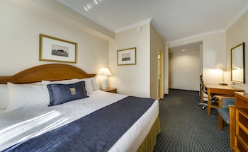 monte carlo inn toronto west suites