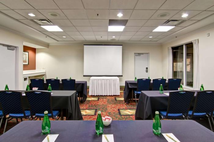 hilton garden inn toronto mississauga