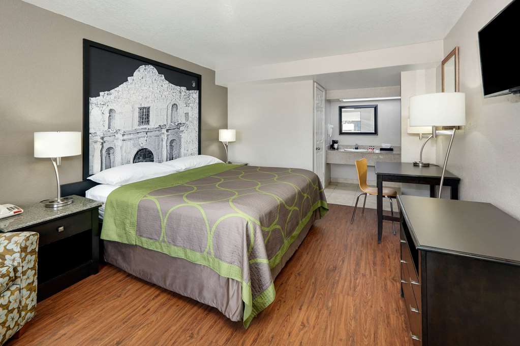 super 8 by wyndham san antonio pearl district downtown