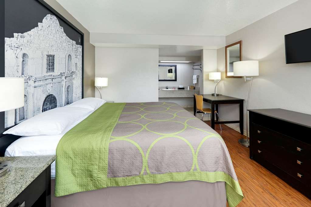 super 8 by wyndham san antonio pearl district downtown