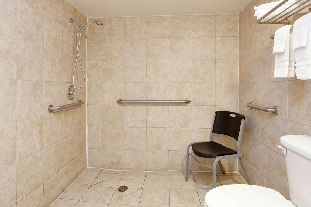 super 8 by wyndham san antonio pearl district downtown