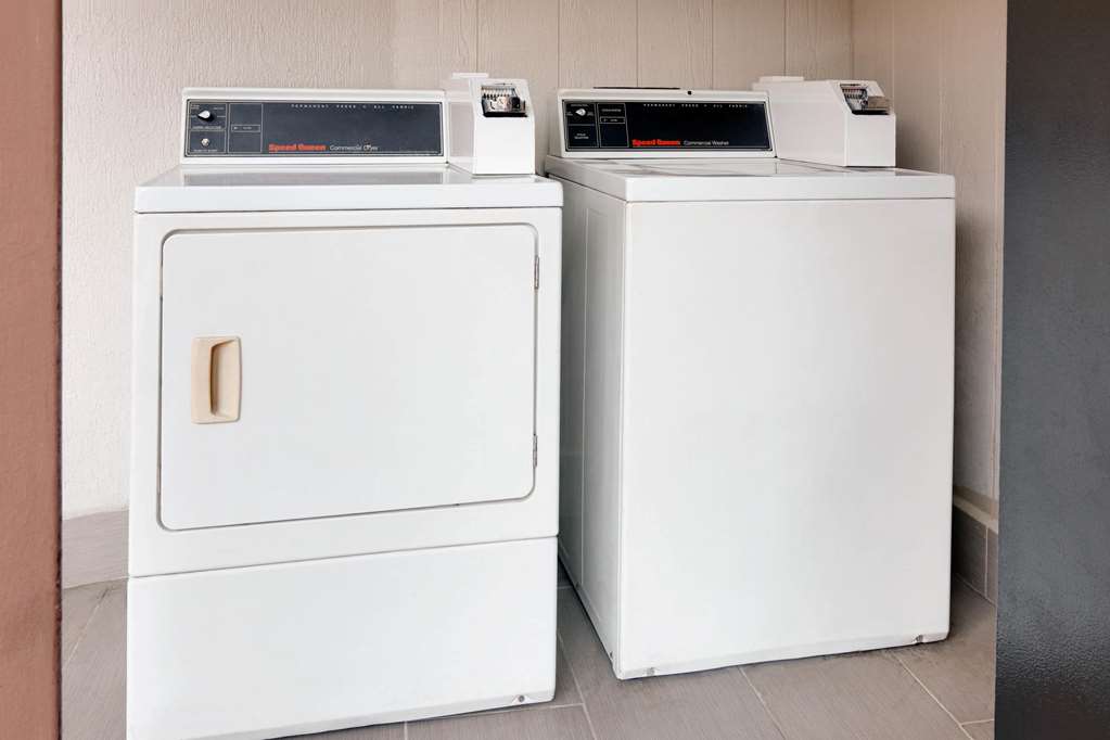 super 8 by wyndham san antonio pearl district downtown