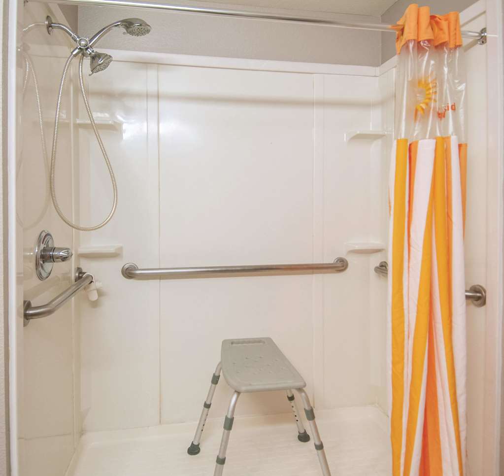 la quinta inn by wyndham san antonio brooks city base