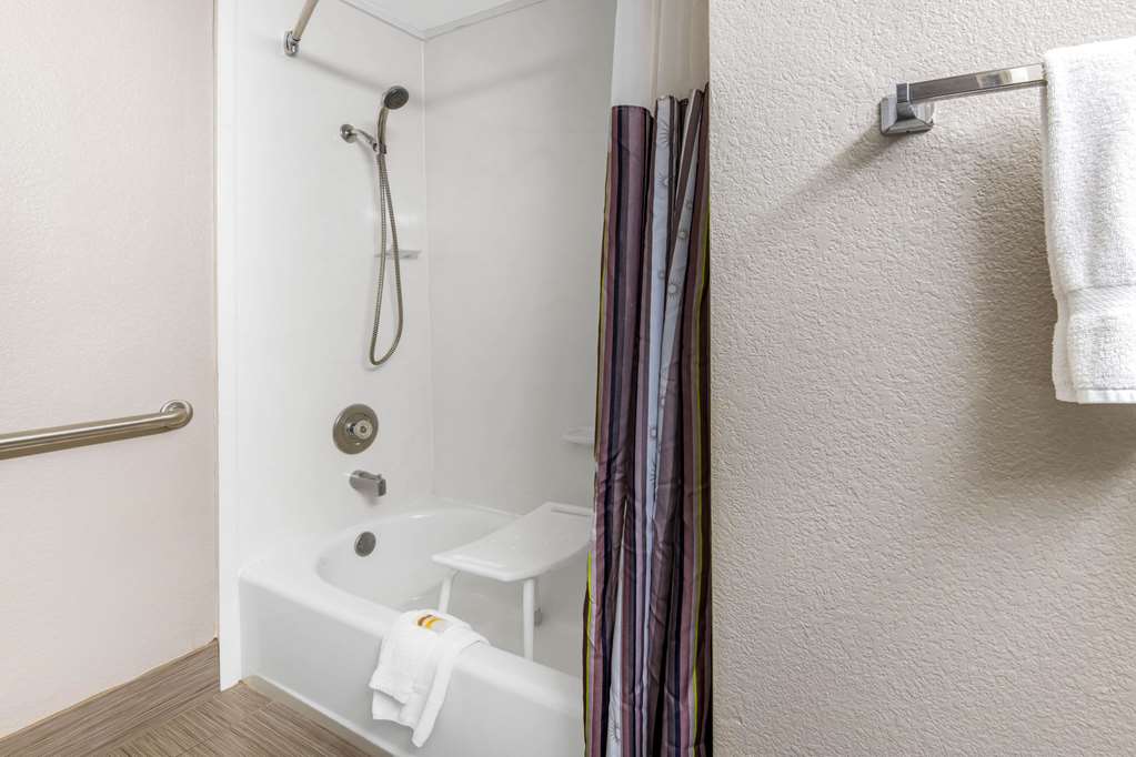 la quinta inn by wyndham san antonio brooks city base