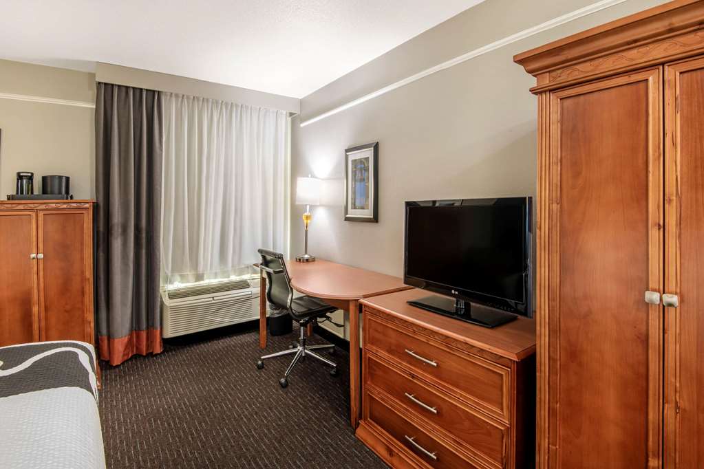 la quinta inn by wyndham san antonio brooks city base