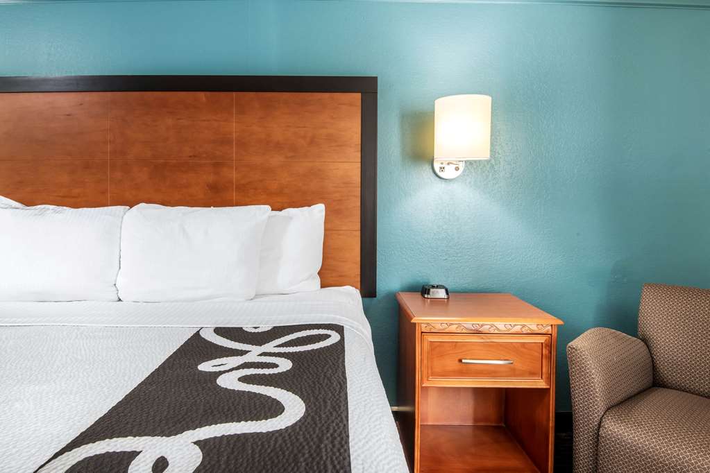 la quinta inn by wyndham san antonio brooks city base