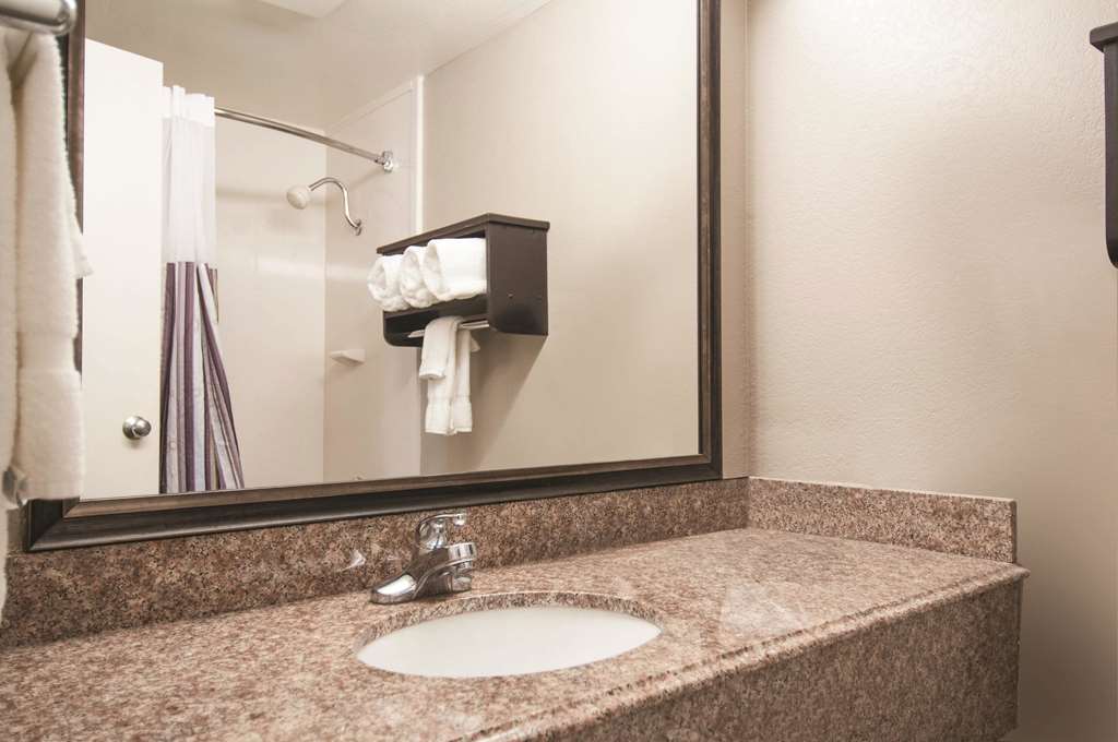 la quinta inn by wyndham san antonio brooks city base