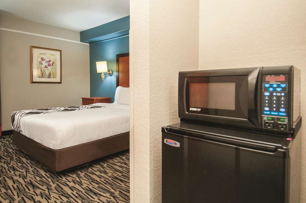 la quinta inn by wyndham san antonio brooks city base