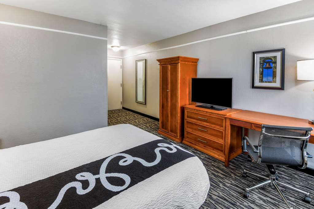 la quinta inn by wyndham san antonio brooks city base