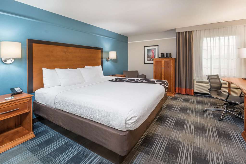 la quinta inn by wyndham san antonio brooks city base