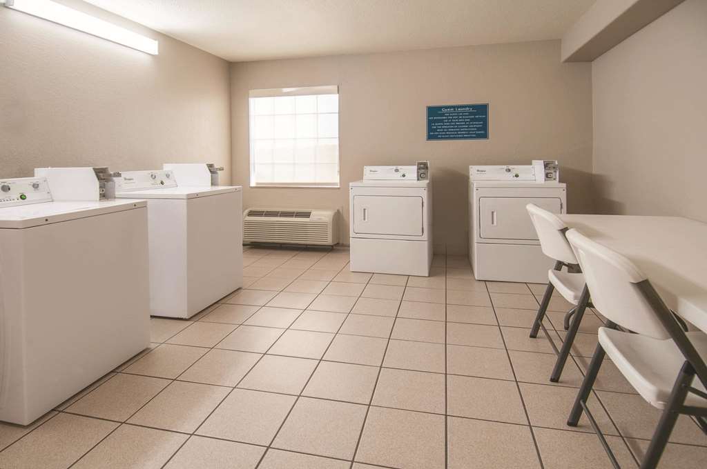 la quinta inn by wyndham san antonio brooks city base