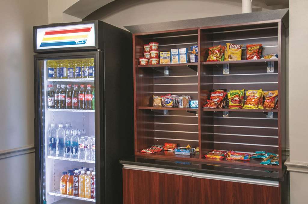 la quinta inn by wyndham san antonio brooks city base