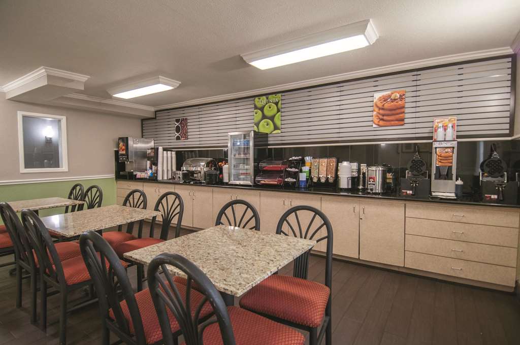 la quinta inn by wyndham san antonio brooks city base