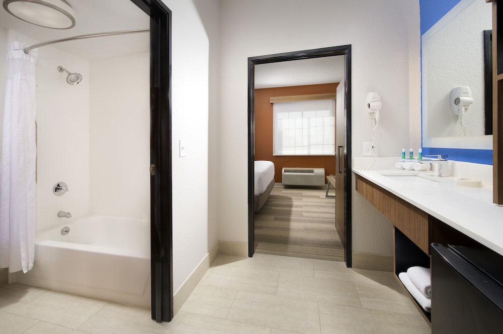 holiday inn express hotel and suites san antonio downtown market area