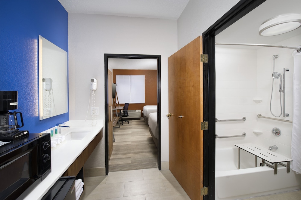 holiday inn express hotel and suites san antonio downtown market area