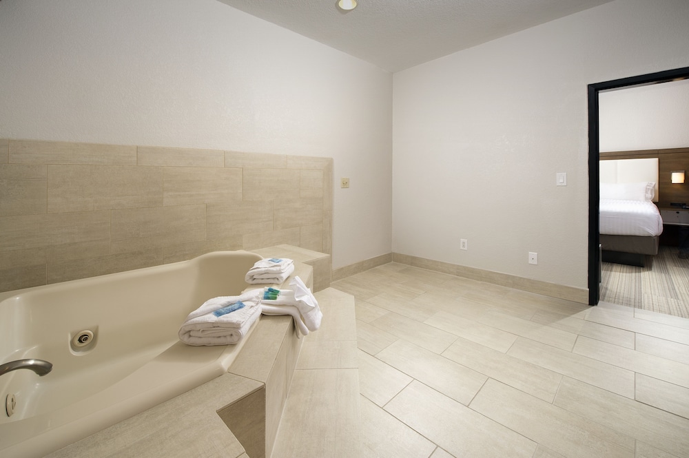 holiday inn express hotel and suites san antonio downtown market area