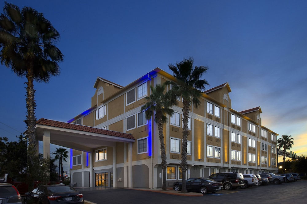 holiday inn express hotel and suites san antonio downtown market area