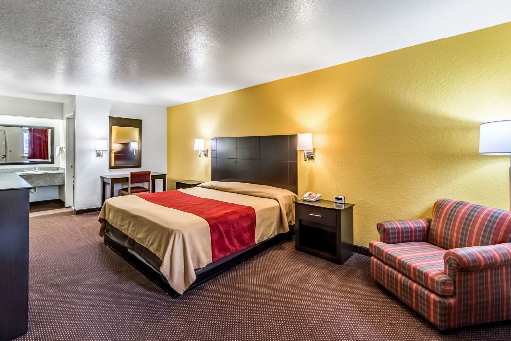 econo lodge near lackland air force base seaworld