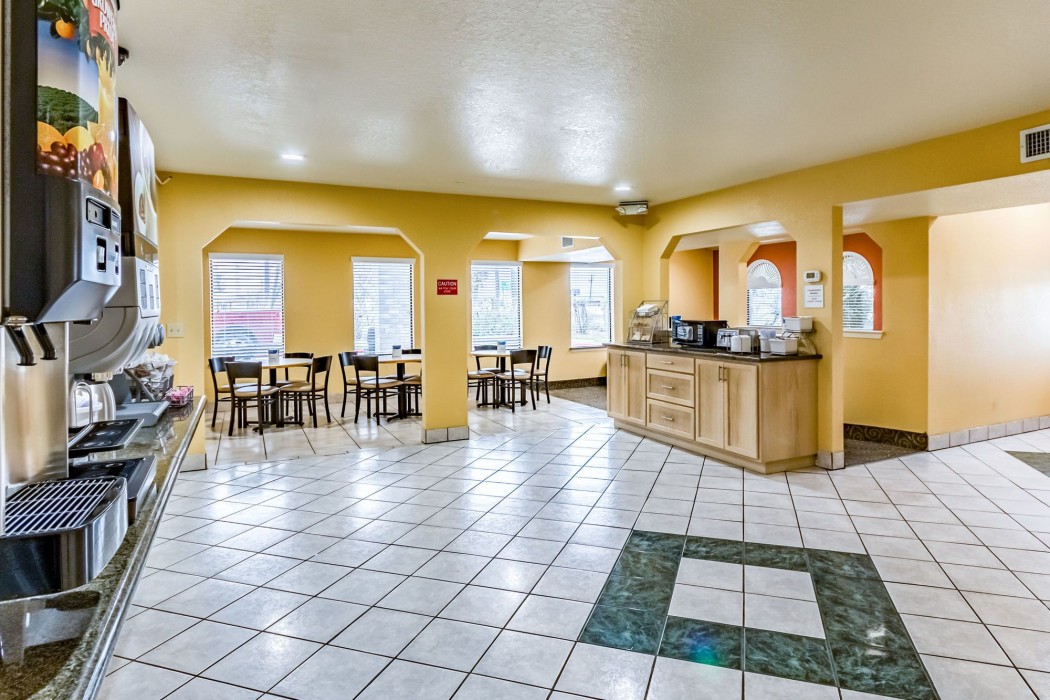 econo lodge near lackland air force base seaworld