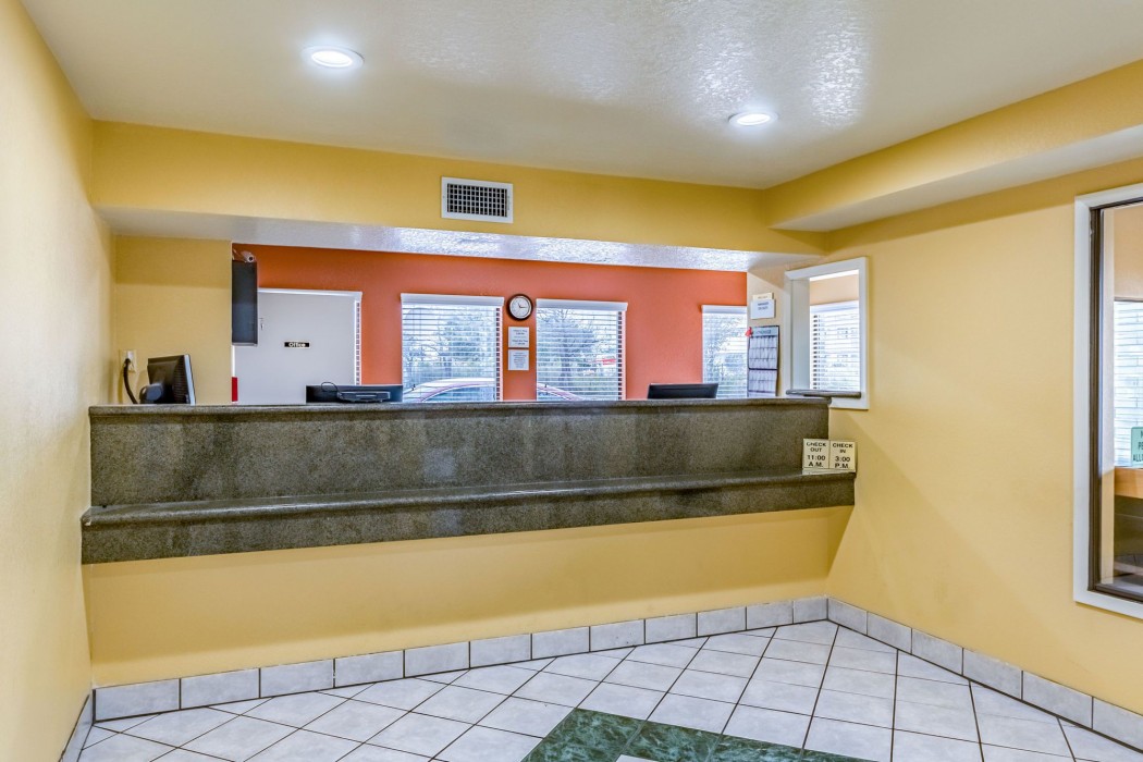 econo lodge near lackland air force base seaworld