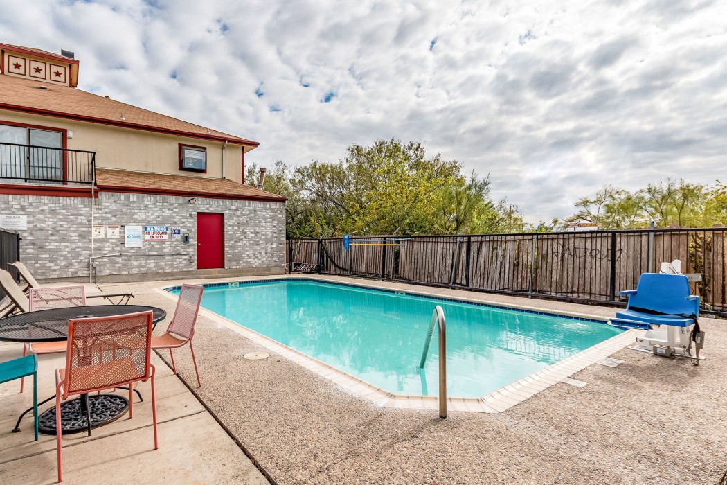 econo lodge near lackland air force base seaworld