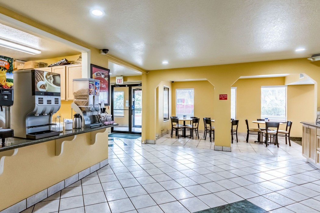 econo lodge near lackland air force base seaworld