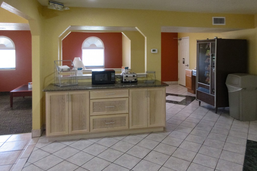 econo lodge near lackland air force base seaworld