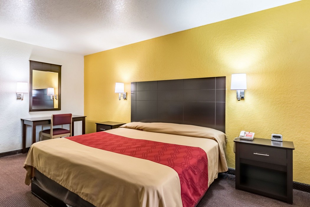 econo lodge near lackland air force base seaworld
