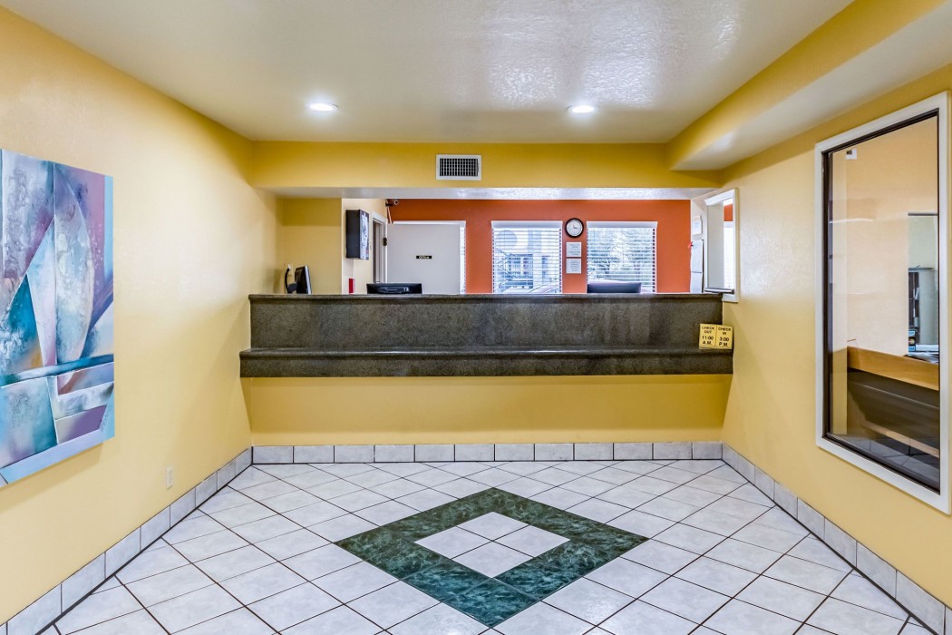 econo lodge near lackland air force base seaworld