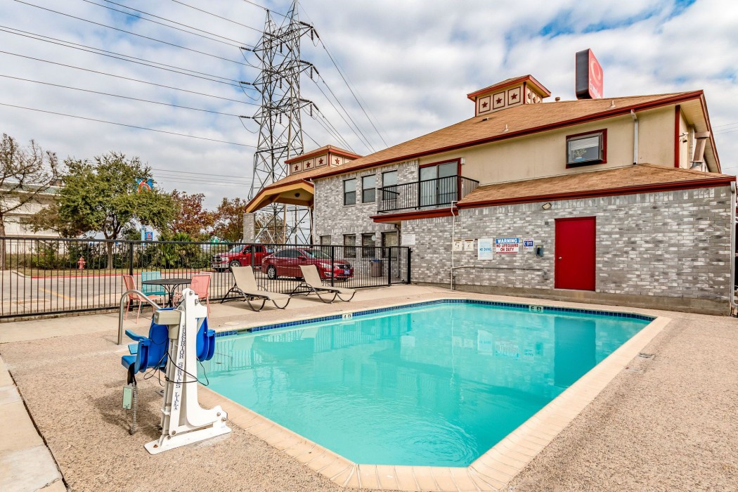 econo lodge near lackland air force base seaworld