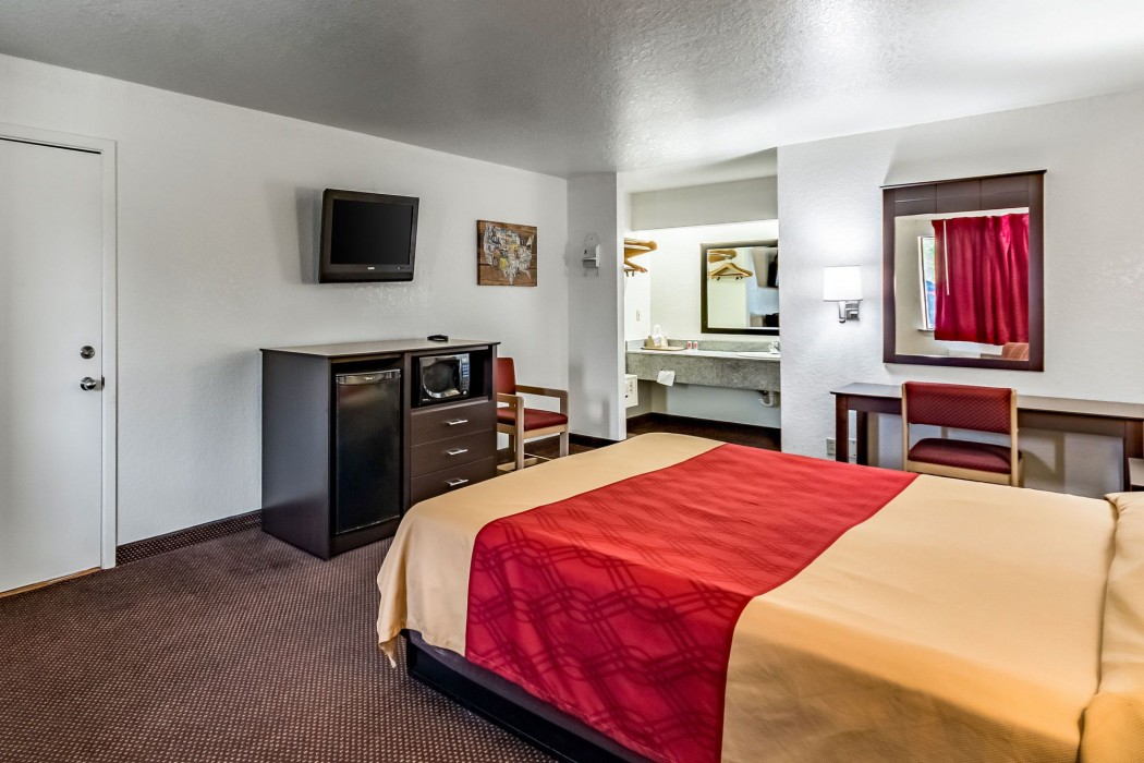 econo lodge near lackland air force base seaworld