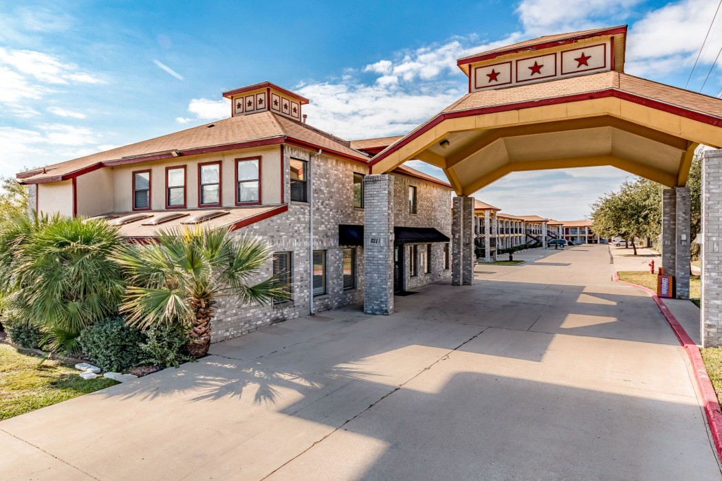 econo lodge near lackland air force base seaworld