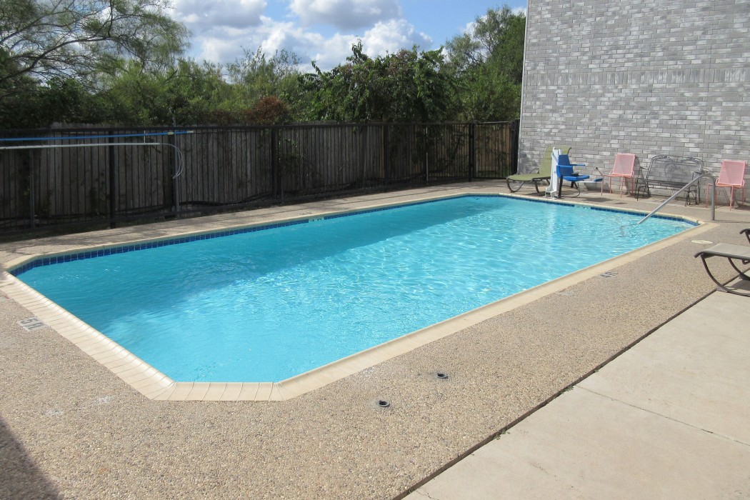 econo lodge near lackland air force base seaworld