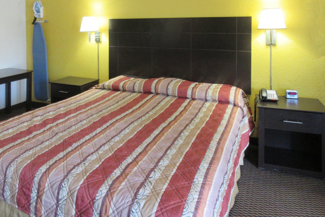 econo lodge near lackland air force base seaworld
