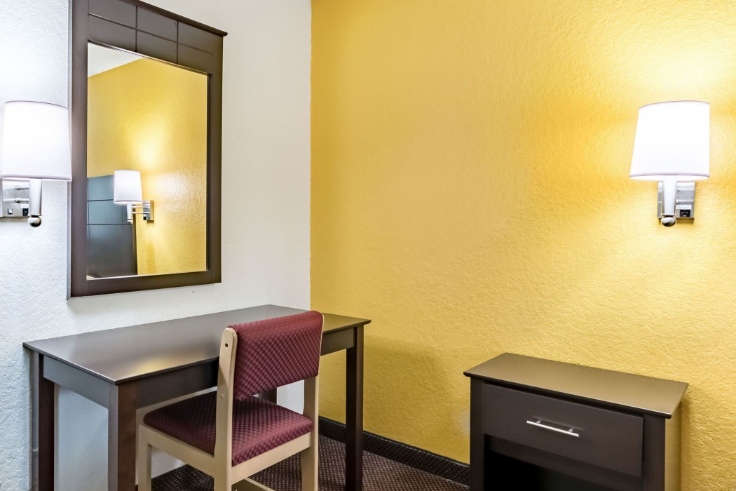 econo lodge near lackland air force base seaworld