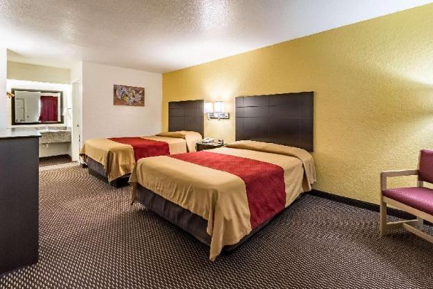 econo lodge near lackland air force base seaworld