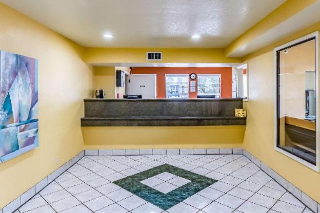 econo lodge near lackland air force base seaworld