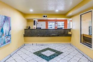 econo lodge near lackland air force base seaworld