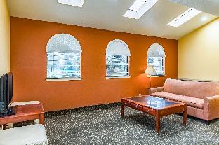 econo lodge near lackland air force base seaworld